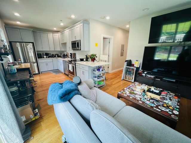 8 W Bellflower St 1, Quincy, MA 02125