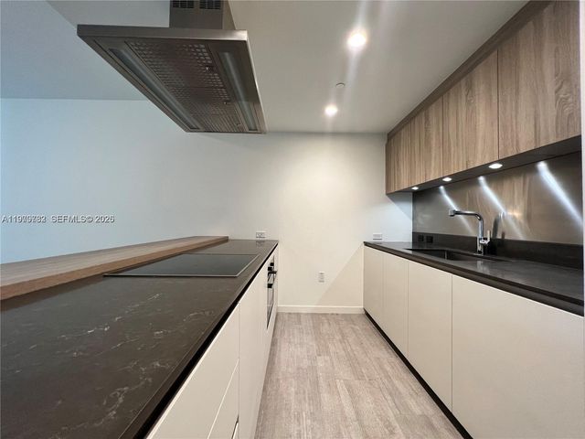 1000 Brickell Plz 3503, Miami, FL 33131