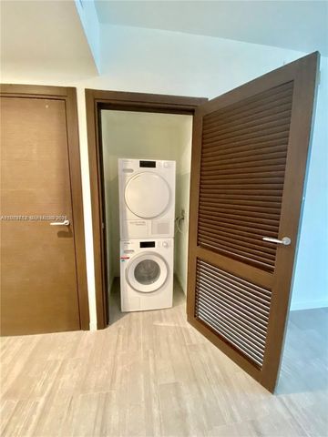 1000 Brickell Plz 3503, Miami, FL 33131