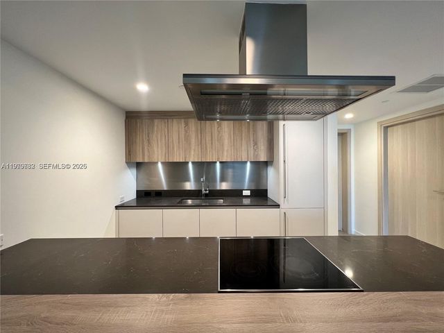 1000 Brickell Plz 3503, Miami, FL 33131