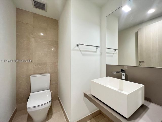 1000 Brickell Plz 3503, Miami, FL 33131