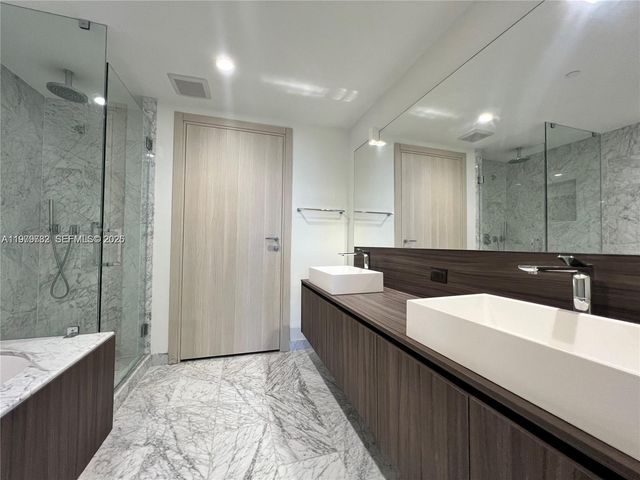 1000 Brickell Plz 3503, Miami, FL 33131