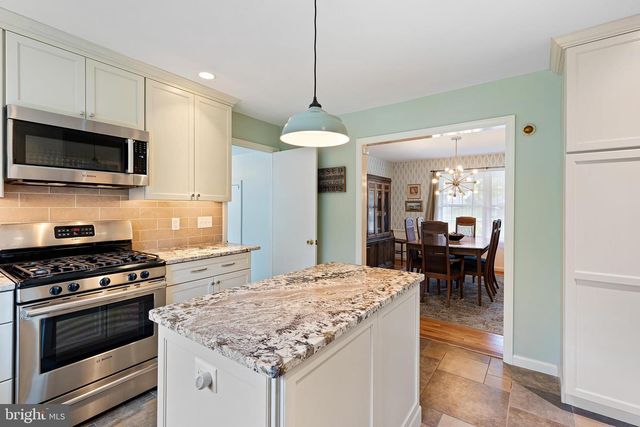 7 HOLLINGSWORTH DR, Wilmington, DE 19807