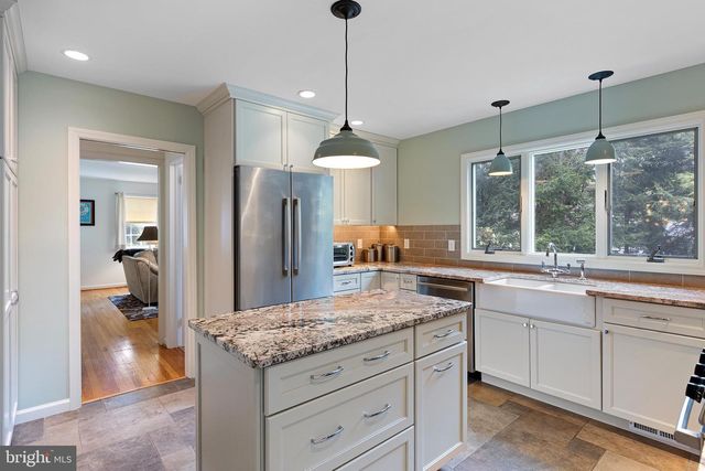 7 HOLLINGSWORTH DR, Wilmington, DE 19807