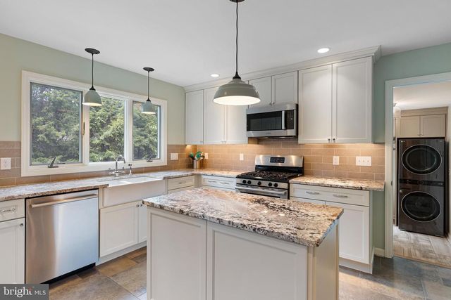 7 HOLLINGSWORTH DR, Wilmington, DE 19807