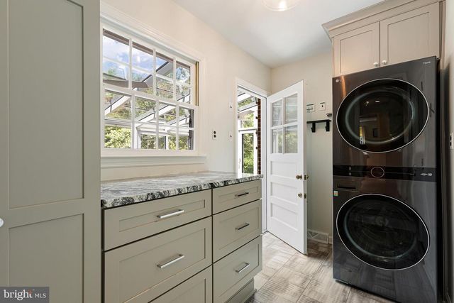 7 HOLLINGSWORTH DR, Wilmington, DE 19807