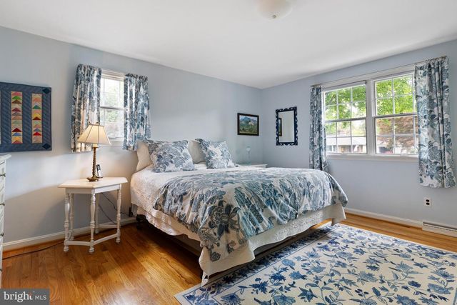 7 HOLLINGSWORTH DR, Wilmington, DE 19807