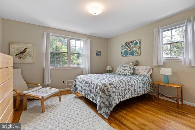 7 HOLLINGSWORTH DR, Wilmington, DE 19807