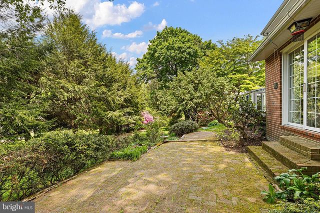 7 HOLLINGSWORTH DR, Wilmington, DE 19807