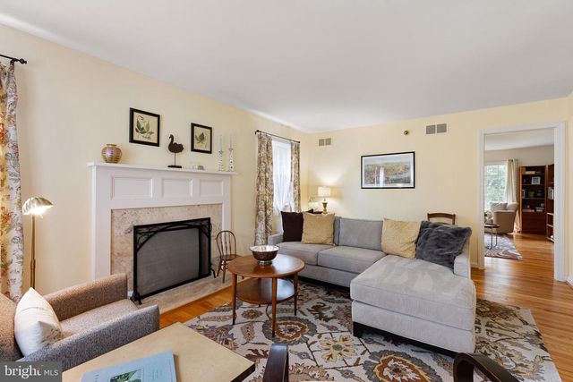 7 HOLLINGSWORTH DR, Wilmington, DE 19807