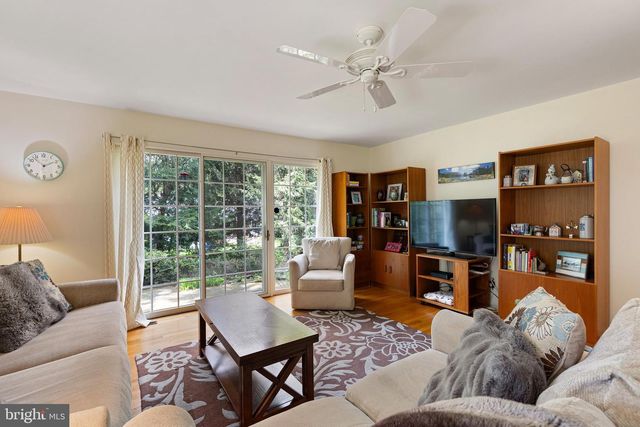 7 HOLLINGSWORTH DR, Wilmington, DE 19807