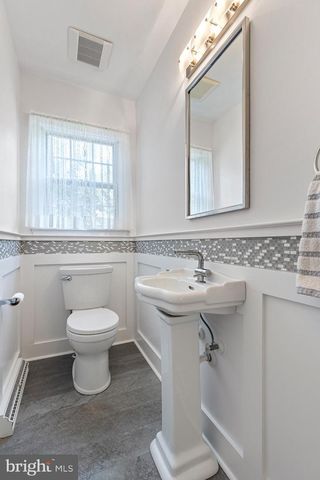7 HOLLINGSWORTH DR, Wilmington, DE 19807