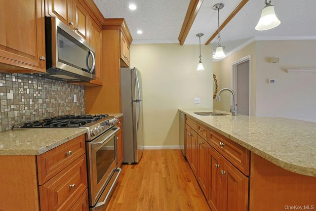 722 W Nyack Road 6, West Nyack, NY 10994