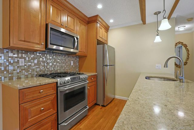 722 W Nyack Road 6, West Nyack, NY 10994