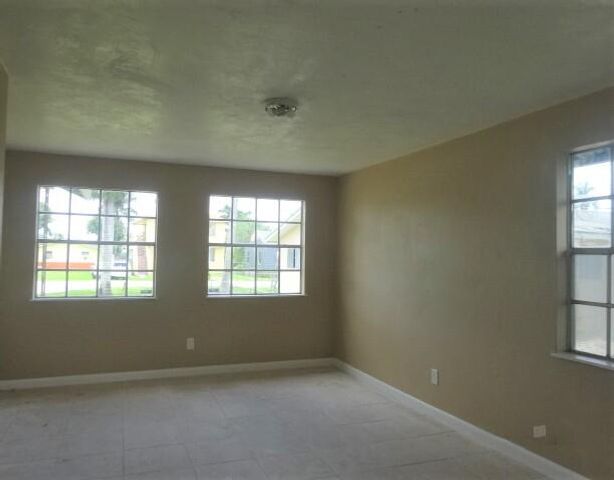 216 SW Avenue D, Belle Glade, FL 33430