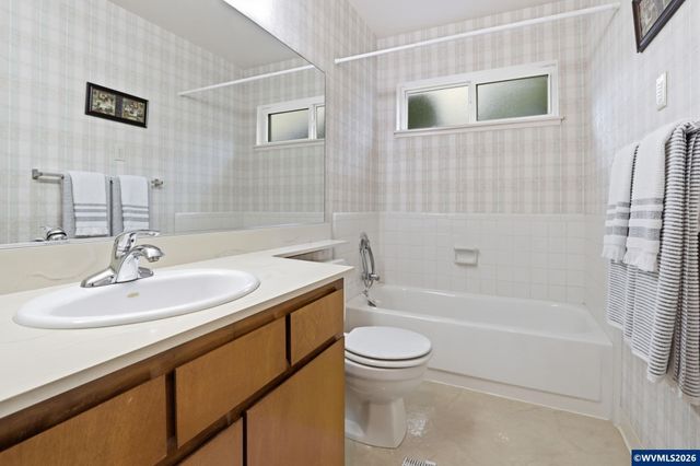 1853 Woodstock Cir NW, Salem, OR 97304