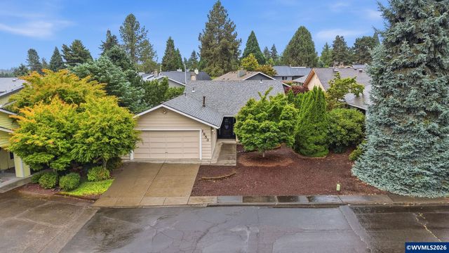 1853 Woodstock Cir NW, Salem, OR 97304