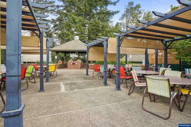 1853 Woodstock Cir NW, Salem, OR 97304
