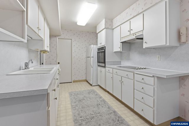 1853 Woodstock Cir NW, Salem, OR 97304