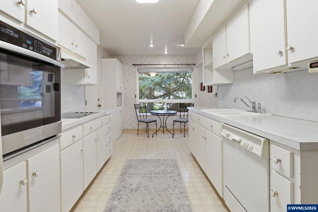 1853 Woodstock Cir NW, Salem, OR 97304