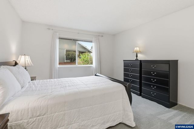 1853 Woodstock Cir NW, Salem, OR 97304