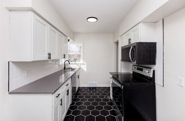 1439 57th Street, Des Moines, IA 50311