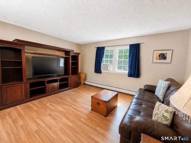 17 Trumbull Place, North Haven, CT 06473