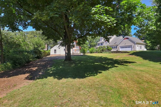 17 Trumbull Place, North Haven, CT 06473