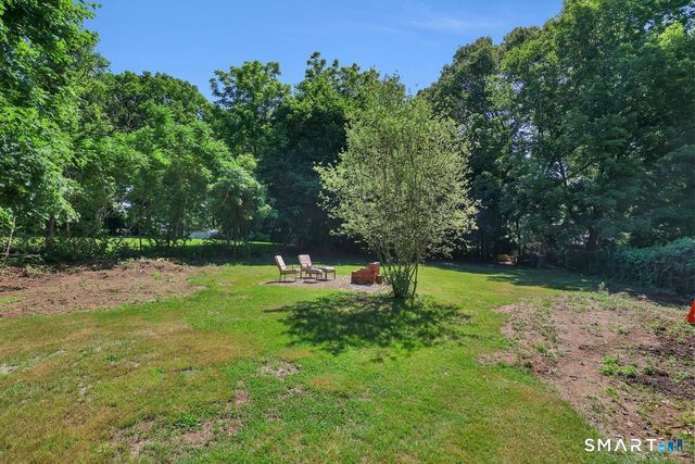 17 Trumbull Place, North Haven, CT 06473