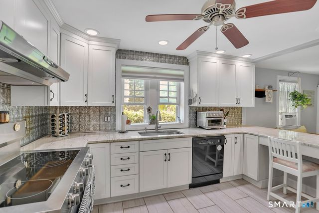 17 Trumbull Place, North Haven, CT 06473
