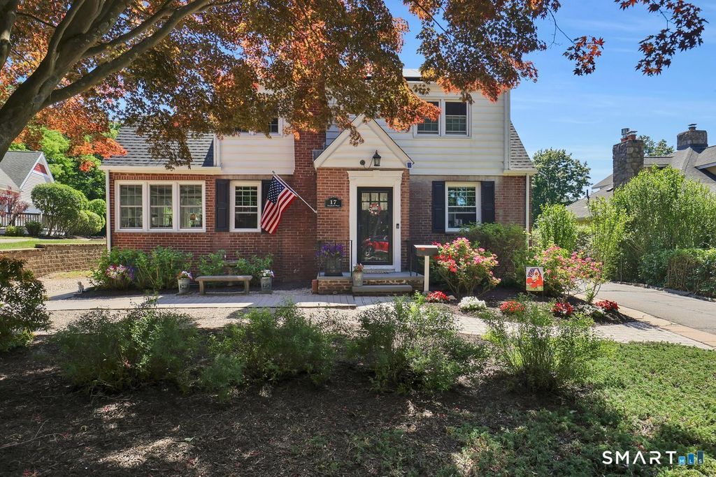 17 Trumbull Place, North Haven, CT 06473