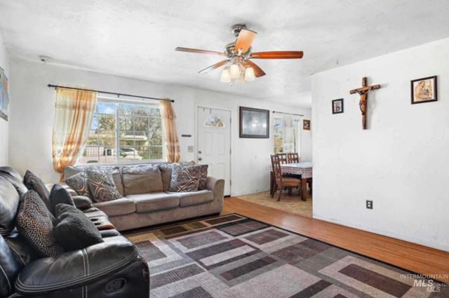 325 W Ave E, Jerome, ID 83338