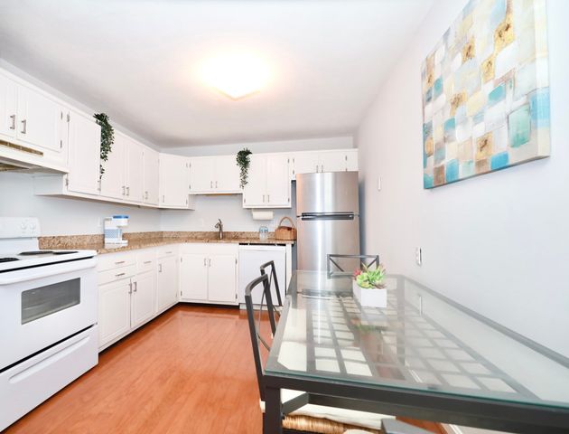 11 Cogswell Ave 6, Cambridge, MA 02140