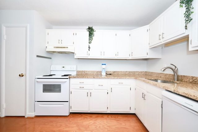 11 Cogswell Ave 6, Cambridge, MA 02140