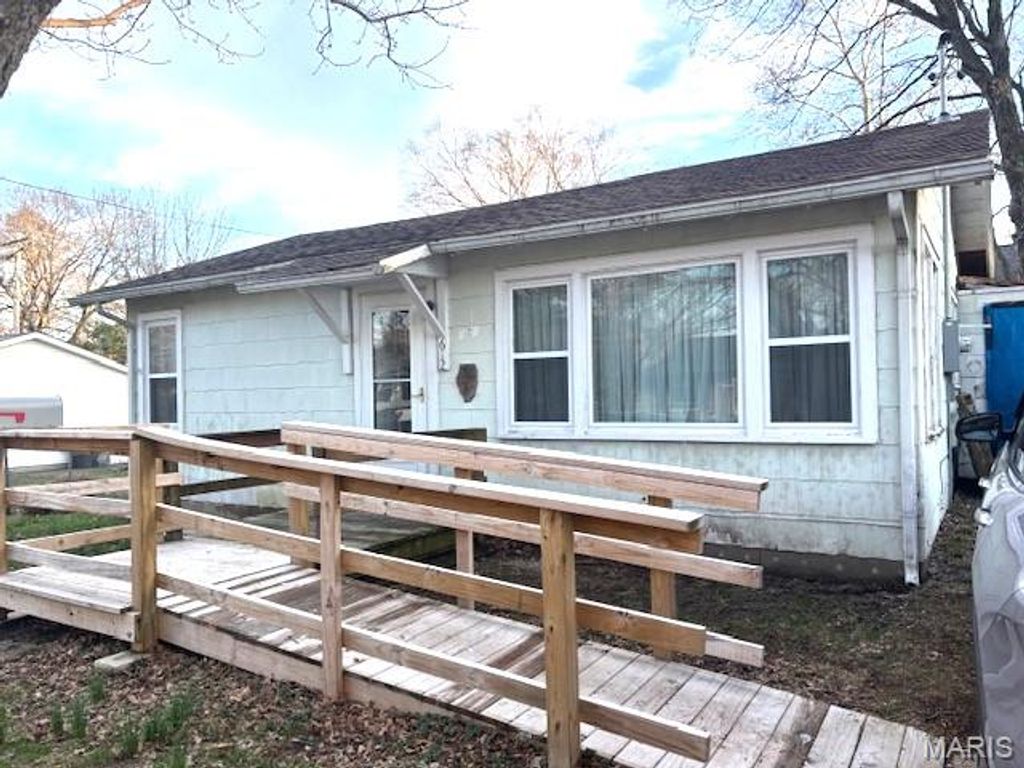 612 E Main Street, Greenville, IL 62246