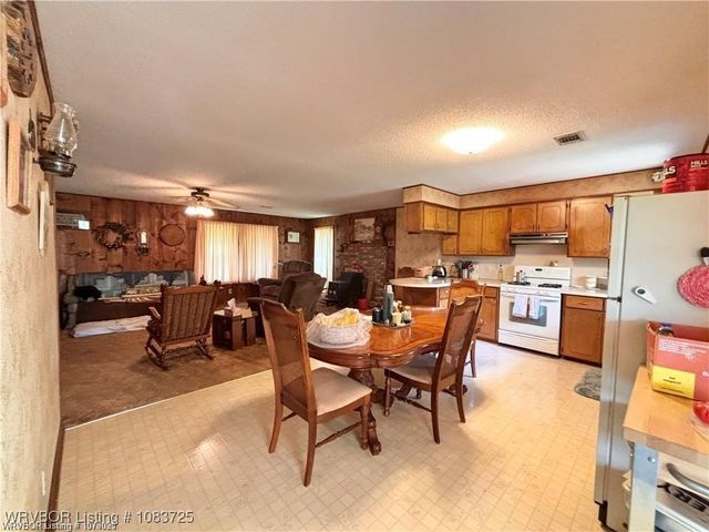 5525 Slaytonville Road, Hackett, AR 72937