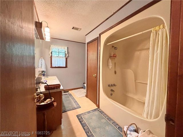 5525 Slaytonville Road, Hackett, AR 72937