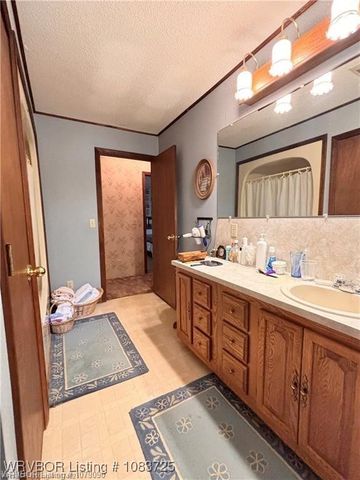 5525 Slaytonville Road, Hackett, AR 72937