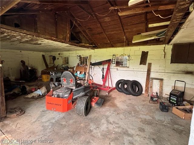 5525 Slaytonville Road, Hackett, AR 72937