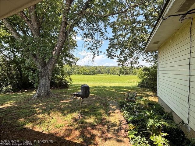 5525 Slaytonville Road, Hackett, AR 72937