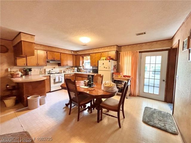 5525 Slaytonville Road, Hackett, AR 72937
