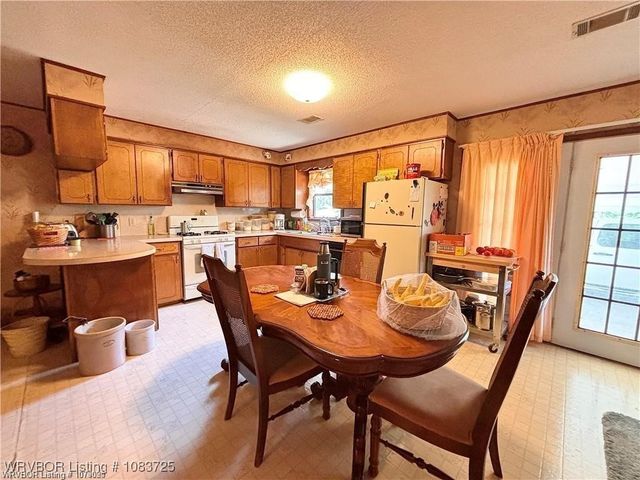 5525 Slaytonville Road, Hackett, AR 72937