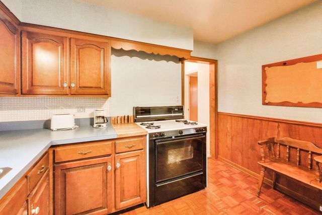 8012 Davis Street, Niles, IL 60714