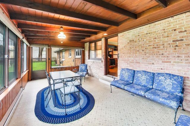 8012 Davis Street, Niles, IL 60714