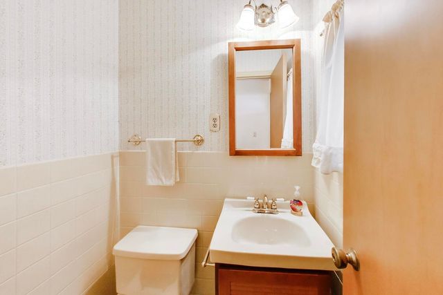 8012 Davis Street, Niles, IL 60714