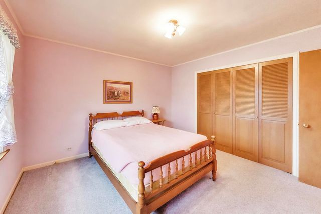 8012 Davis Street, Niles, IL 60714