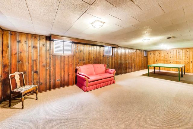 8012 Davis Street, Niles, IL 60714