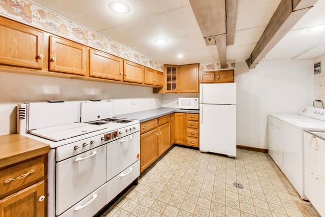 8012 Davis Street, Niles, IL 60714