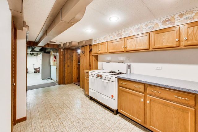 8012 Davis Street, Niles, IL 60714