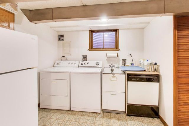 8012 Davis Street, Niles, IL 60714